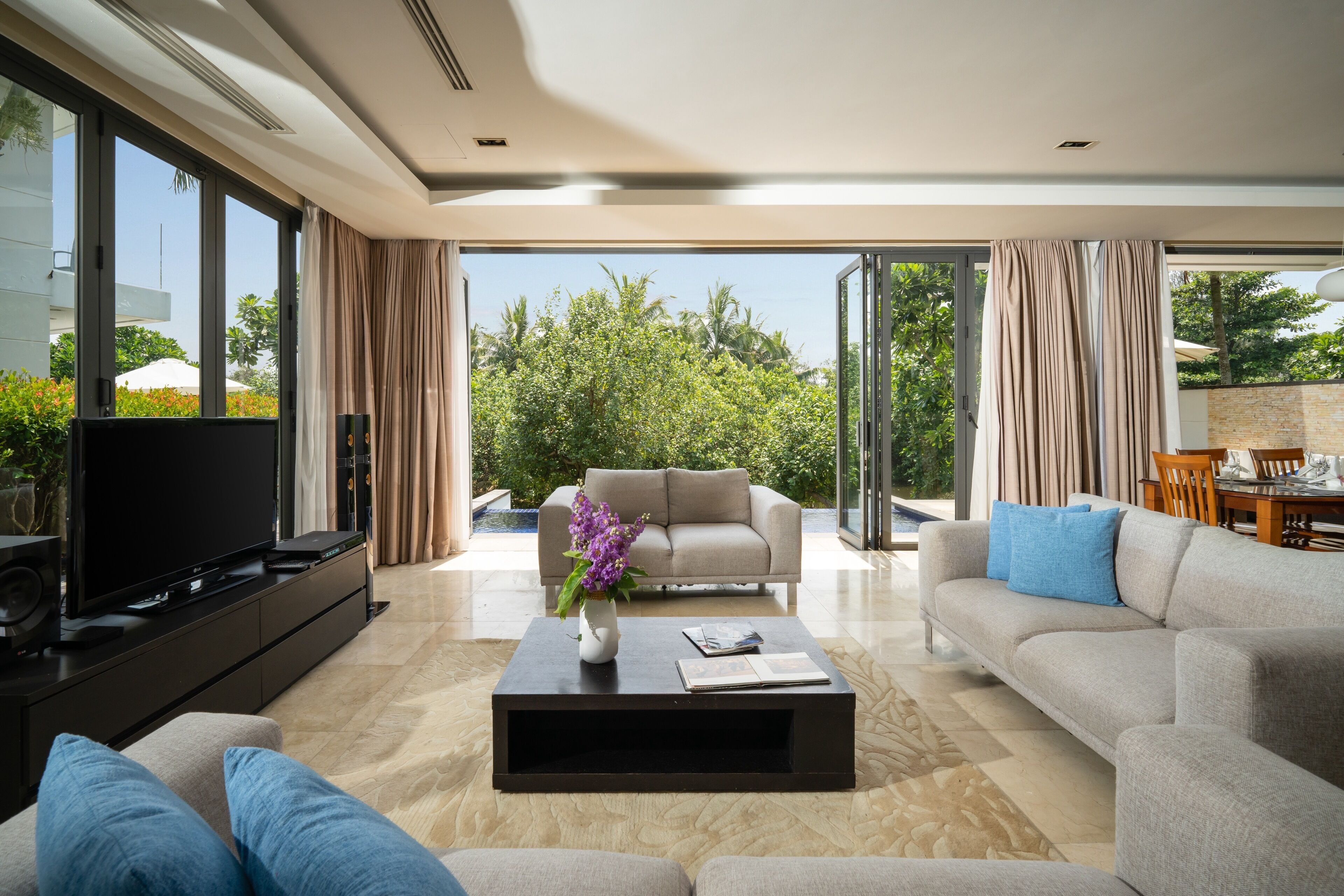 平板电视、玩具