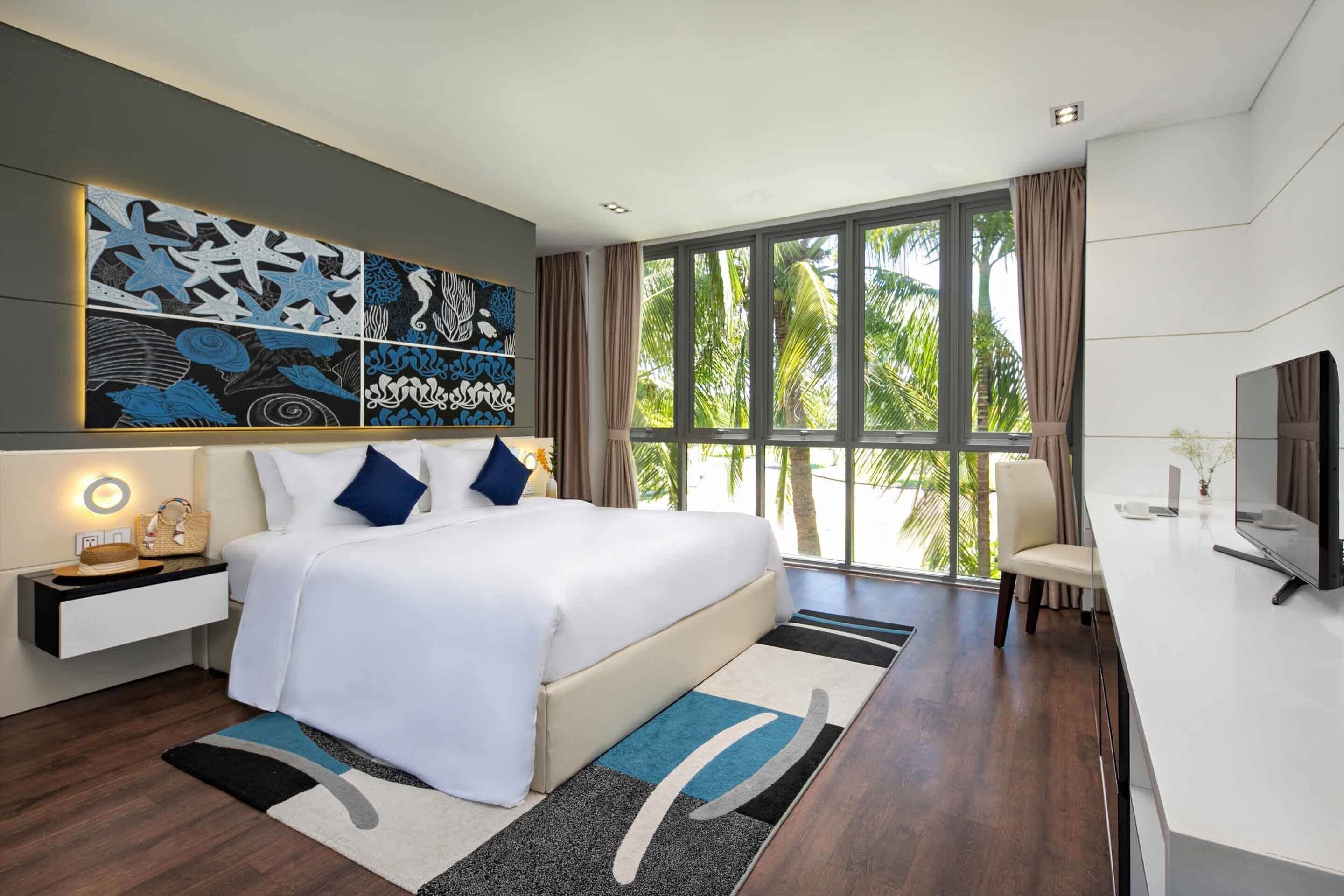 Colchones con pillow-top y caja de seguridad en la habitación 