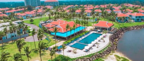 Superior Apartment, 2 Bedrooms, Poolside | 1 bedroom, pillowtop beds, in-room safe, individually decorated