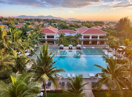 2 outdoor pools, pool umbrellas, sun loungers