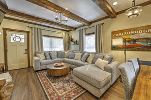 Smart TV, video games - Rosewood Cottage • Walk to Park • Hot Tub • Arcade • Fire Pit • Downtown 3 Min (Chattanooga)