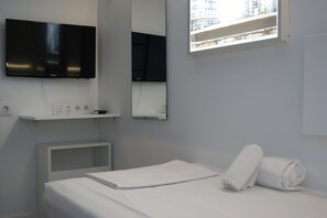 Standard Shared Dormitory | Desk, free WiFi, bed sheets - MPods Málaga (Málaga)