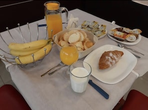 Free daily continental breakfast