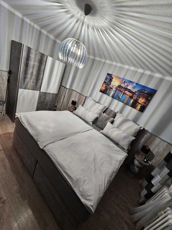 2 bedrooms, WiFi, bed sheets