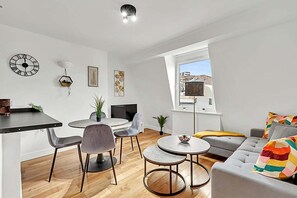 TV - Contemporary Oasis in Paddington III (London)