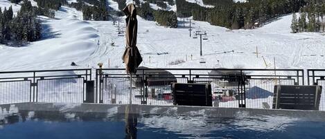 Piscine intérieure, piscine extérieure