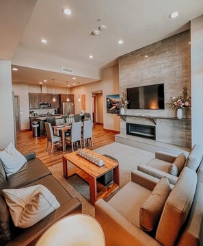 Smart TV, fireplace, video games - Spring Break @ Premier Ski in/Ski out Luxurious Residence on Peak 8, fits 12 ppl (Breckenridge)