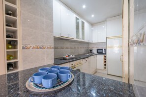 Refrigerador, microondas, horno y lavavajillas 