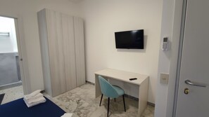 Habitación doble, 1 cama de matrimonio | Ropa de cama hipoalergénica y minibar (con algunos artículos gratuitos)