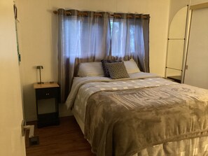 2 bedrooms, desk, iron/ironing board, free WiFi
