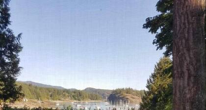 Bayview mobile, brightly renovated , ocean view, close to amenities .