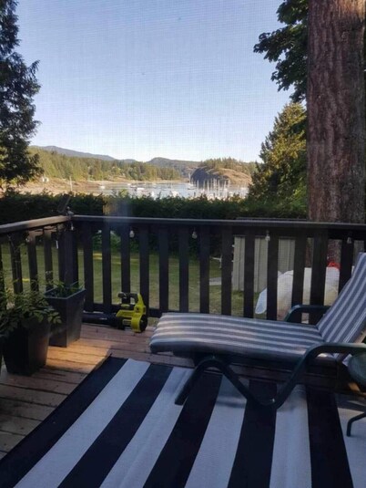 Bayview mobile, brightly renovated , ocean view, close to amenities .