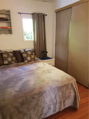 2 bedrooms, desk, iron/ironing board, free WiFi