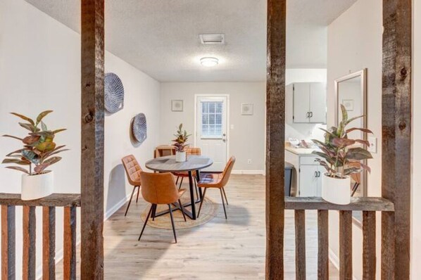 Dining - Quaint room w/Queen Bed and Private Bath (Montgomery)