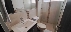 Whirlpool, Handtücher, Seife, Toilettenpapier