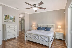 3 bedrooms, desk, free WiFi, bed sheets