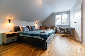 5 bedrooms, iron/ironing board, travel crib, WiFi