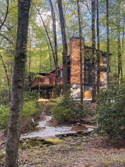  Experience “Splendor in The Mountains” 3 levels,5 bedrooms ,3.5 bath Sleeps 17!