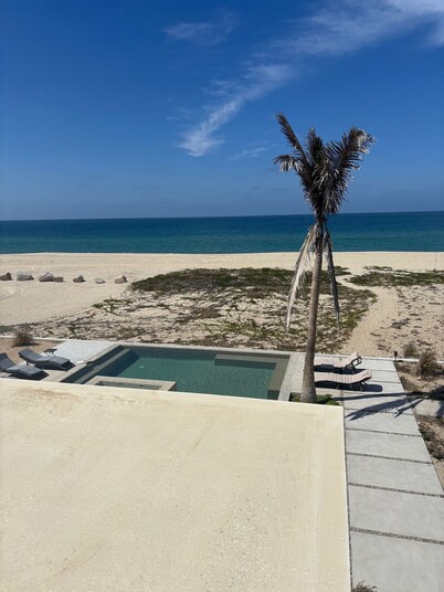 Serene Jewel on the Sea of Cortez
Sleeps 8, 4 bedrooms, 4.5 baths + Pool
