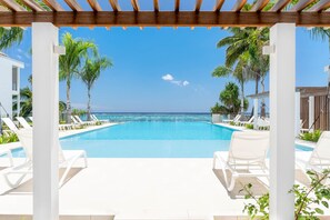 Pool - Tahiti Luxury Beach with Concierge (Puna'auia)