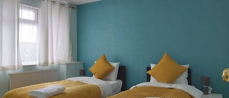 4 habitaciones, escritorio, tabla de planchar con plancha y wifi gratis