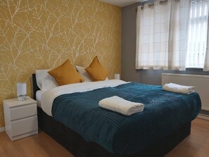4 Schlafzimmer, Schreibtisch, Bügeleisen/Bügelbrett, kostenloses WLAN