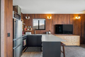 Réfrigérateur, micro-ondes, lave-vaisselle, grille-pain