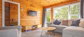 Kaka Retreat - Taupo Holiday Home
