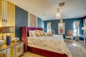 Room - ULTRA-LUXURY Villa in CAPE- Book your stay today and indulge in the lap o luxury (Cape Coral)