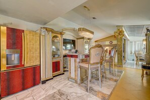 Interior - ULTRA-LUXURY Villa in CAPE- Book your stay today and indulge in the lap o luxury (Cape Coral)