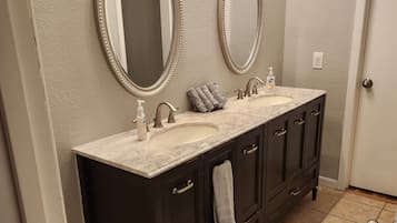 Combined shower/bathtub, towels, soap, shampoo