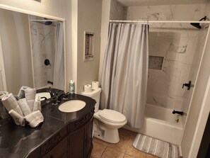 Combined shower/bathtub, towels, soap, shampoo - Perfect for out of town workers.  Fully furnished, all bills paid! (Orange)