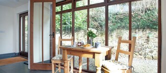 UK45541-Old Stable Cottage