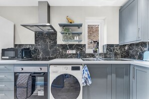 Fridge, microwave, oven, toaster - MK 2-Bedroom Contractor's Gem (Milton Keynes)