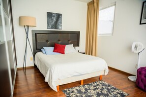 2 slaapkamers, een strijkplank/strijkijzer, gratis wifi, beddengoed