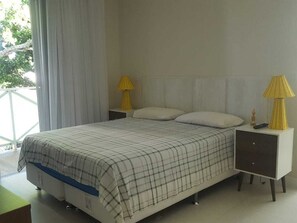 5 bedrooms, iron/ironing board, WiFi, bed sheets - Casa de Praia no Condomínio Parque Interlagos a 50 M da Praia (Abrantes)
