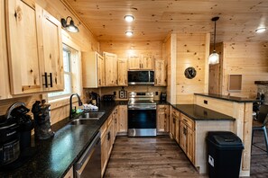 Fridge, microwave, oven, stovetop - Massive porch! Family sized hot tub in Pigeon Forge's best resort!` (Pigeon Forge)