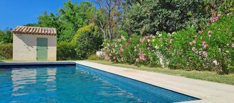 La Bastide Saint Roch - Modern and spacious in a quiet location with a pool