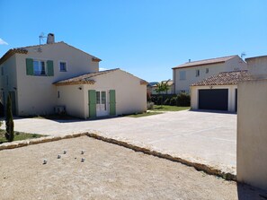 Property grounds - La Bastide Saint Roch - Modern and spacious in a quiet location with a pool (La Tour-d'Aigues)