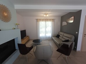 Smart TV, DVD player, ping pong, books