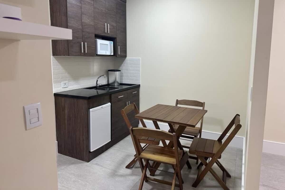Appartamento Comfort | Cucina privata | Frigorifero nell'area comune, forno a microonde nell'area comune