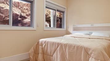 2 bedrooms, iron/ironing board, free WiFi