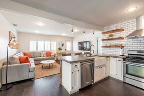 Interior - Cozy Mid-Century Charmer - Huge Backyard - Firepit (La Mesa)