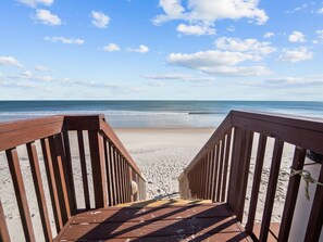 Am Strand, Liegestühle, Strandtücher