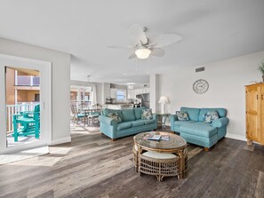 智能電視、DVD 播放機、書籍、影像庫