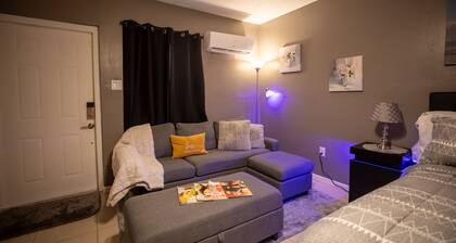 Luxurious Pool Cottage Sleep 2