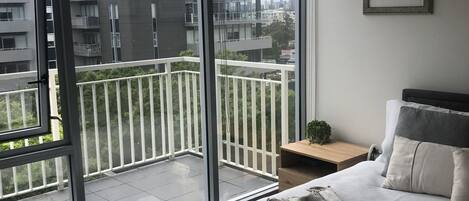 2 habitaciones, caja de seguridad en la habitación y escritorio