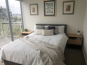 2 soverom, safe på rommet, skrivebord og wi-fi (inkludert)