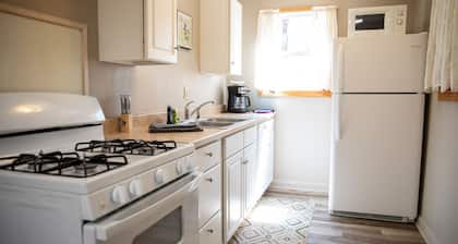 Timberline Cabins - Wildwood Cottage - Hot tub, Pets, Fireplace