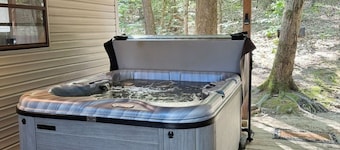 Timberline Cabins - Wildwood Cottage - Hot tub, Pets